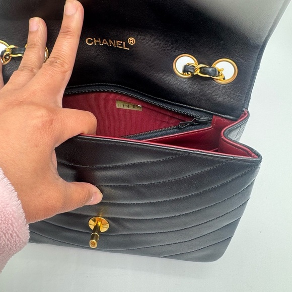 CHANEL  Diana Lambskin Quilted Small Single Flap Black + 🆓 ENTRUPY COA - Picture 7 of 17